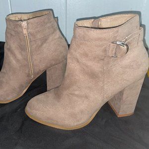 Taupe Ankle Boot Size 9.5 - Darrie by Shoedazzle
